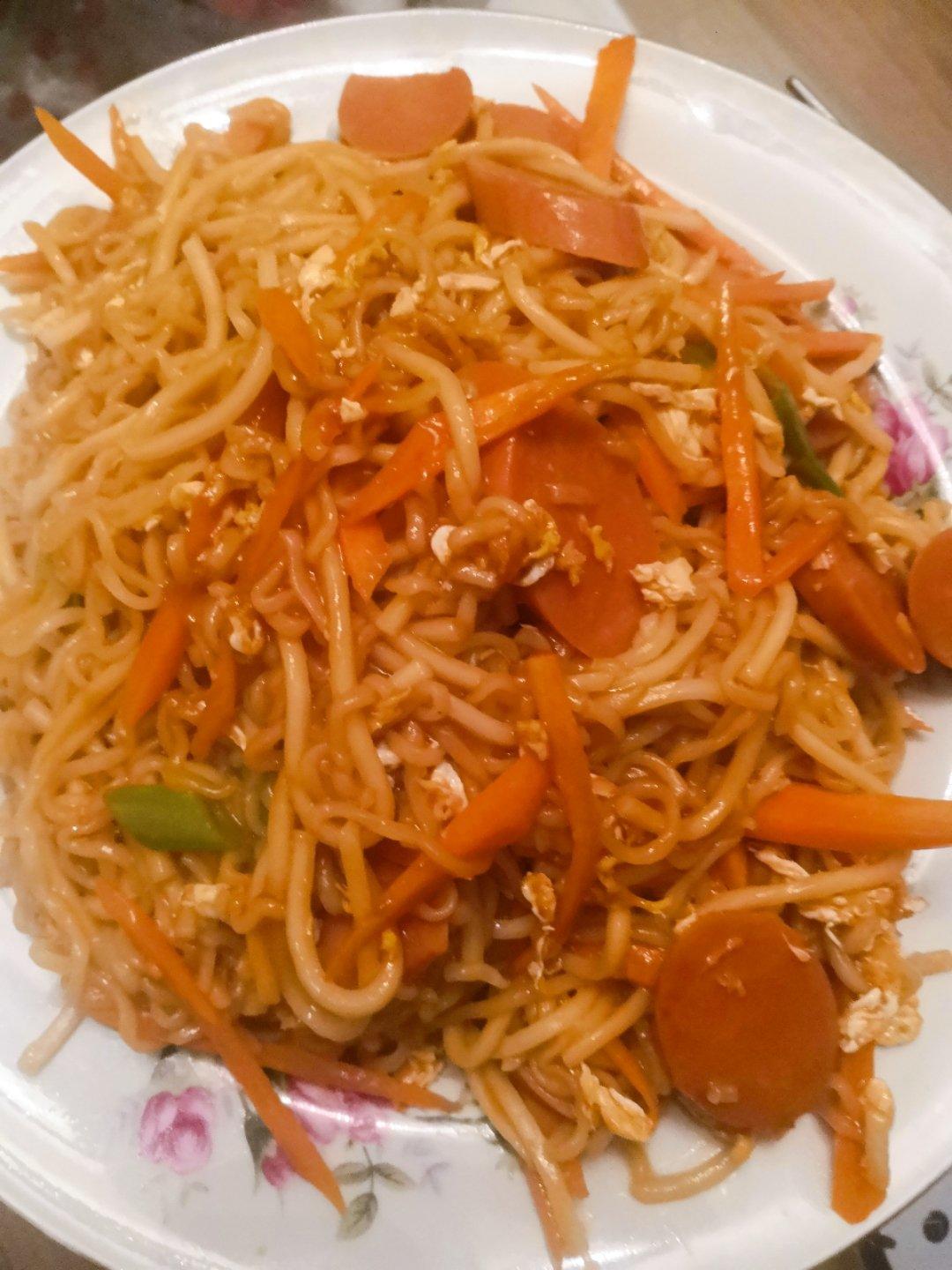 路边摊风味炒方便面