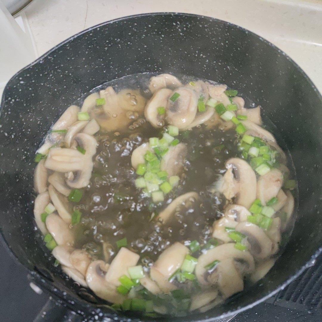 明明是素汤 却鲜得像鸡汤一样的「口蘑汤」