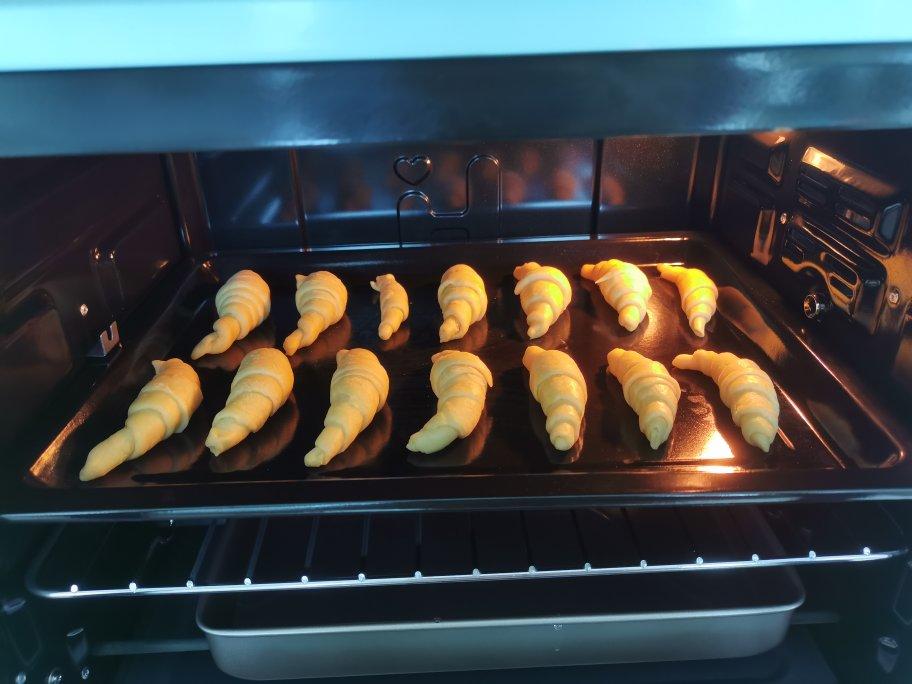 低糖低脂牛角面包 （简单手揉版）