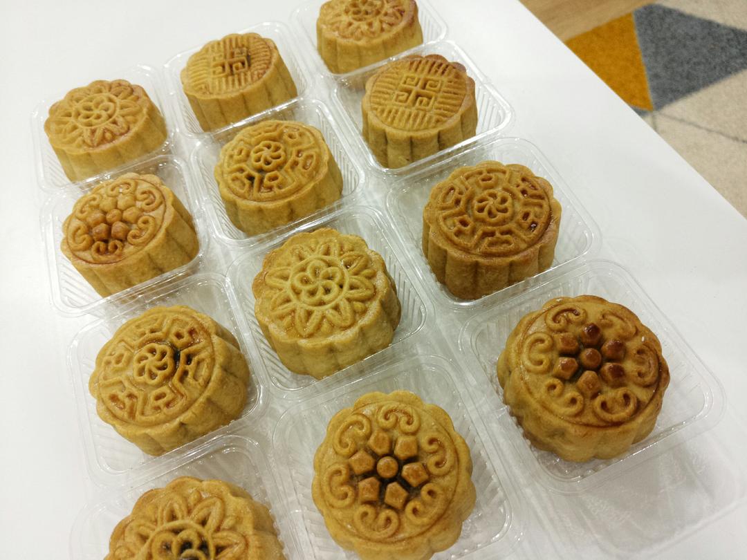 广式月饼—蛋黄莲蓉月饼