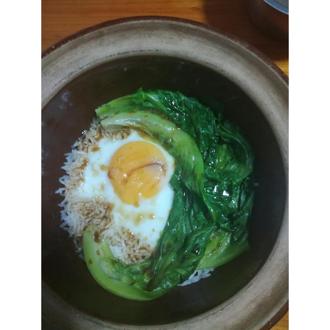 广式腊味煲仔饭