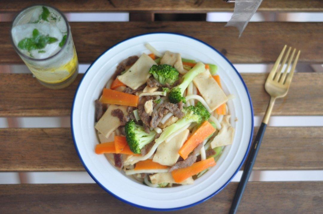 减肥人士的肉蛋炒面