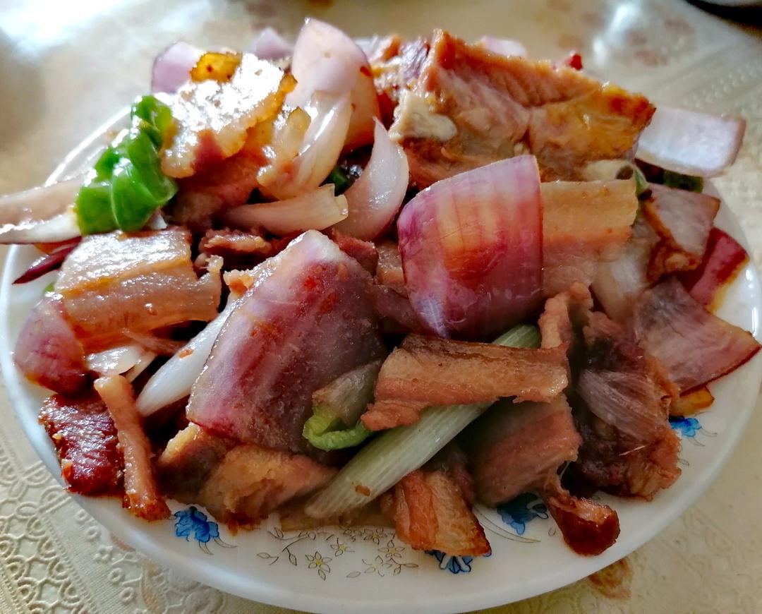 腊肉尖椒炒洋葱