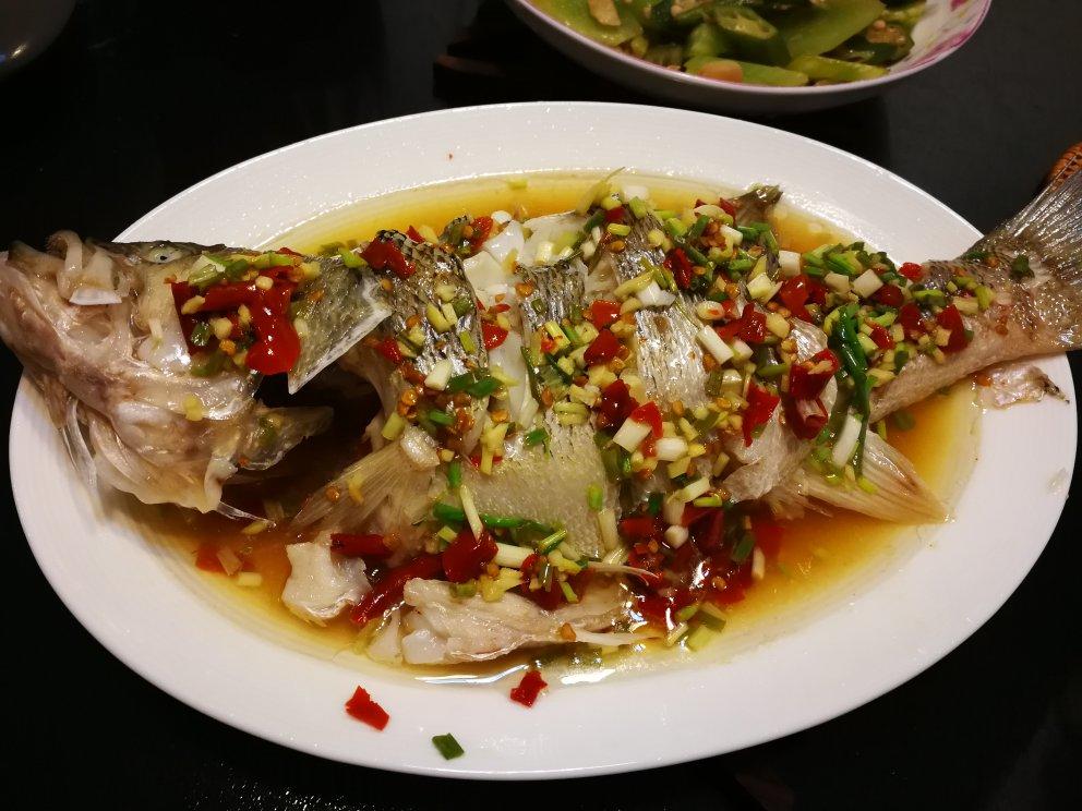 泰式清蒸柠檬鲈鱼