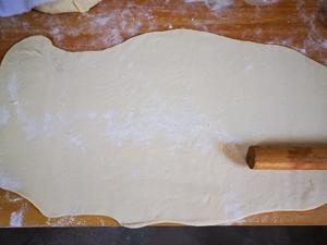 外脆里软的满口香发面葱油饼的做法 步骤2