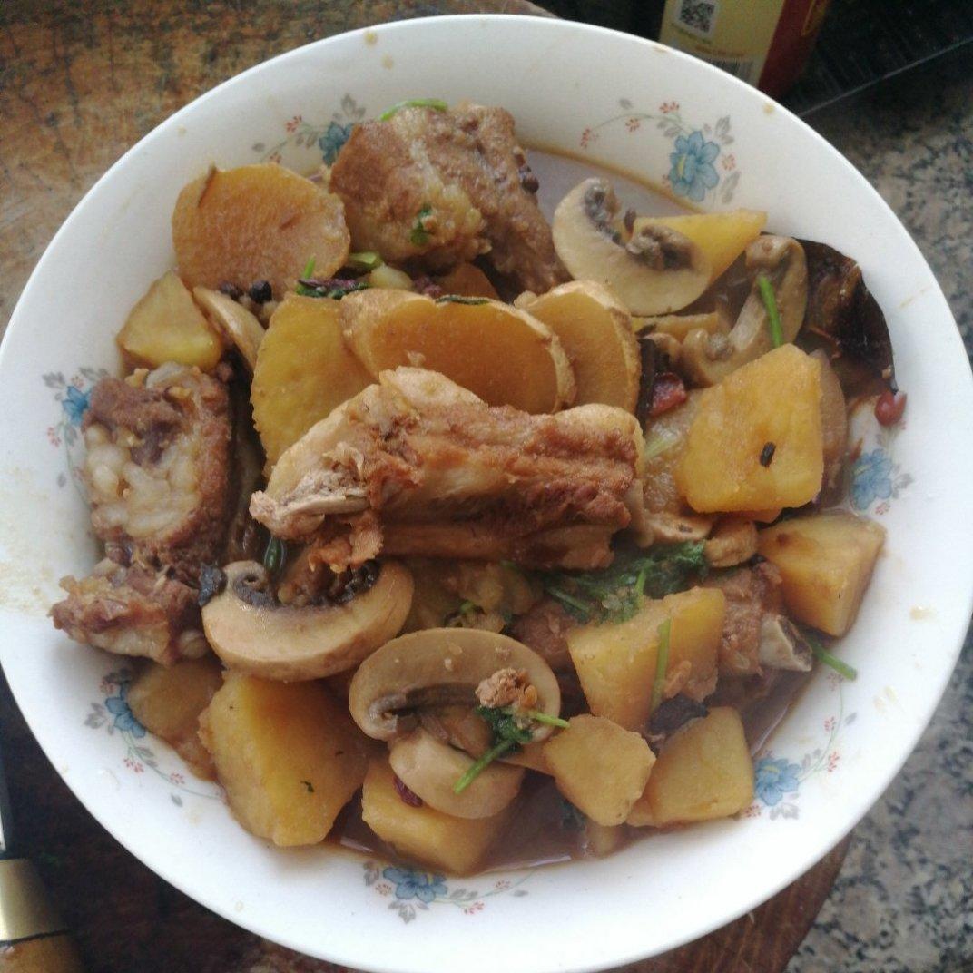 土豆炖排骨