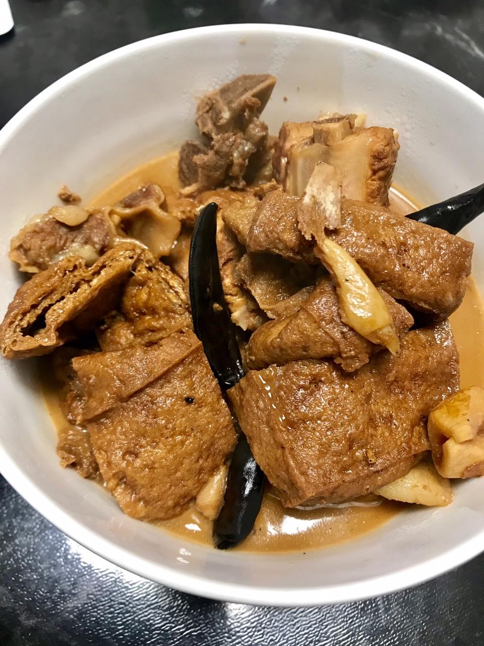 油豆腐烧排骨