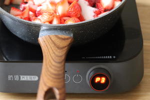 草莓|做成草莓酱再什么季节都可以吃了的做法 步骤4