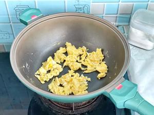 低脂汤‼️爽口鲜美‼️鸡蛋黄瓜虾滑汤‼️巨好喝的做法 步骤2