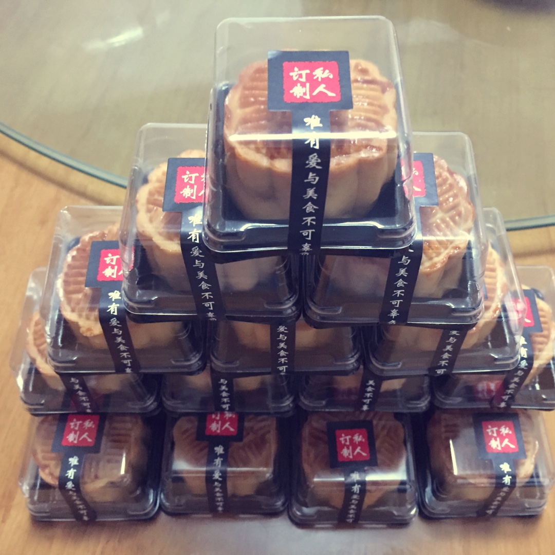 广式月饼—蛋黄莲蓉月饼