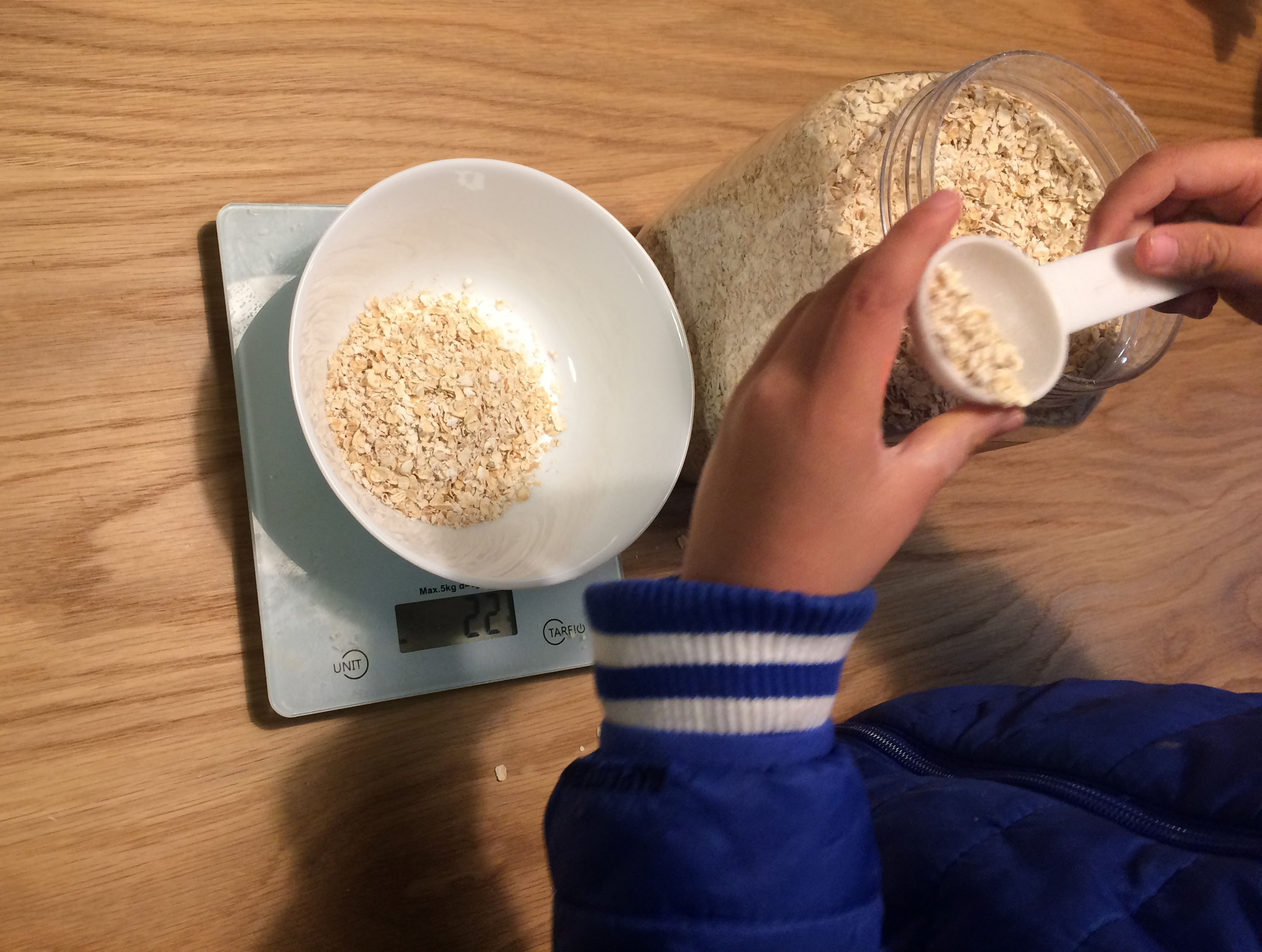 4岁娃神制作--零热量燕麦饼的做法 步骤1