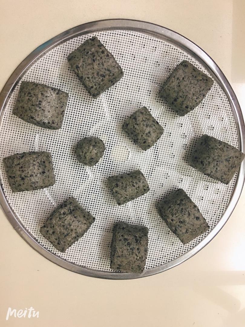 奶香黑芝麻刀切馒头