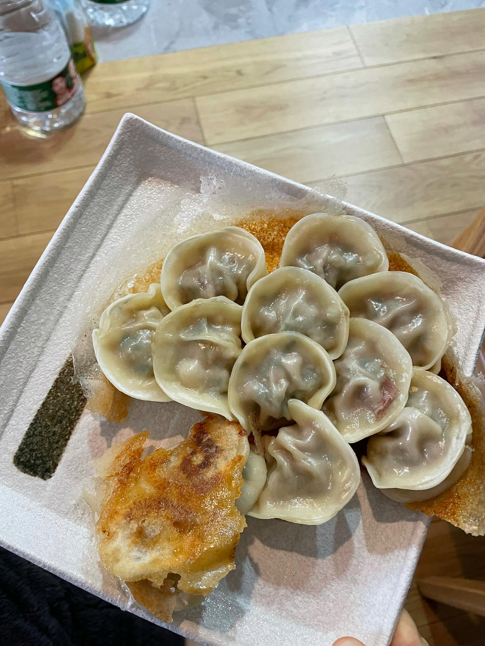 冰箱冷冻水饺做煎饺