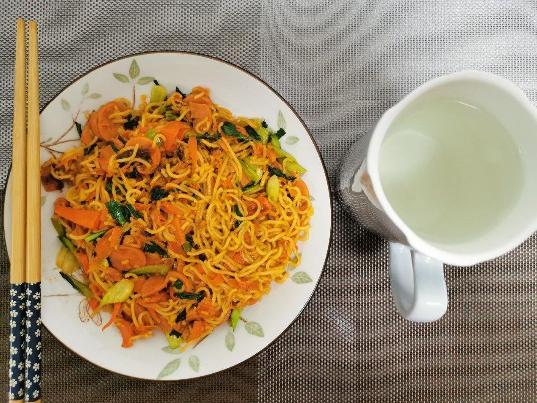 路边摊风味炒方便面