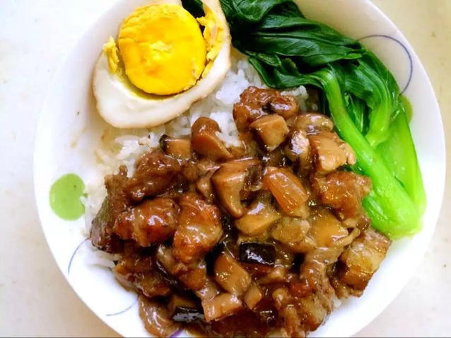 洋葱酥卤肉饭