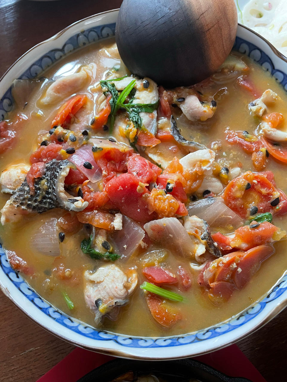 百香果刺芹鲈鱼片