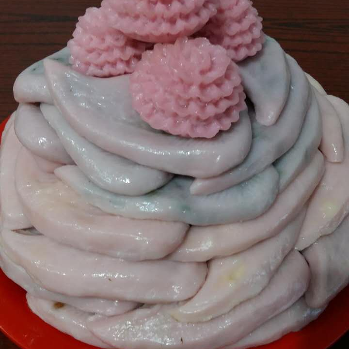 新婚粿,上面那几块石榴粿更意思,我妈说吃那个粿就会生儿子,谁要生