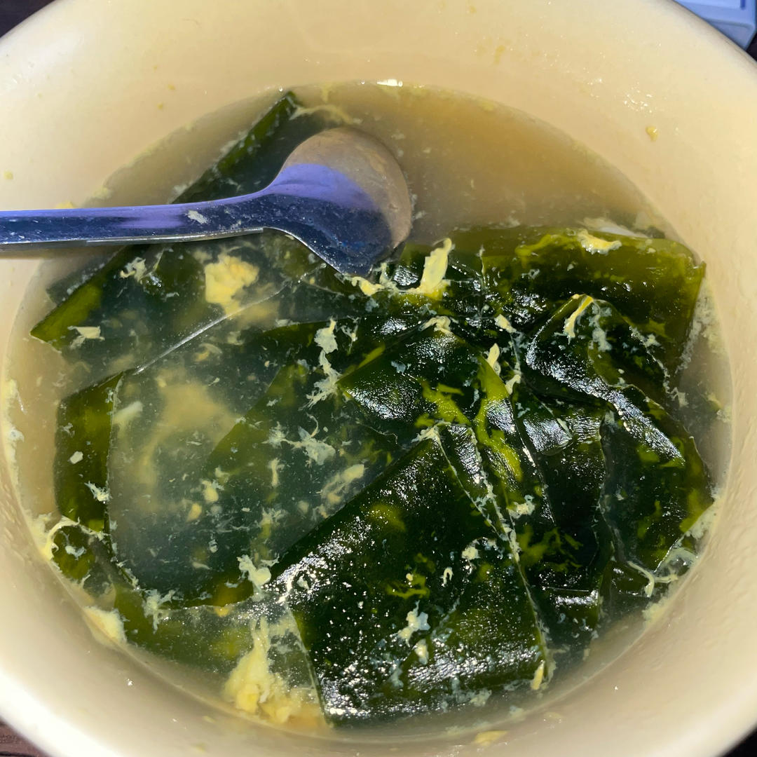 海带苗鸡蛋虾皮汤（补铁补钙）