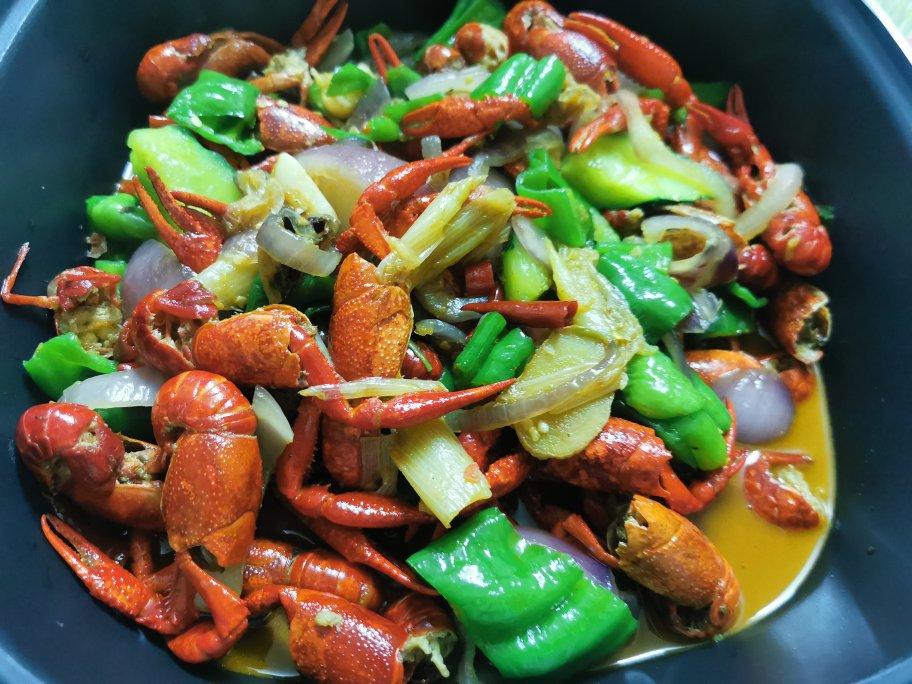 干净简单超香版十三香小龙虾（教你这么挑小龙虾，怎么彻底清洗）