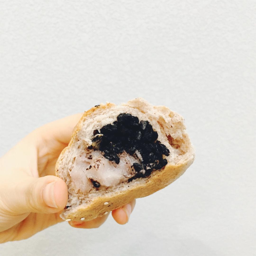 紫米咸蛋黄潜水艇炸弹包