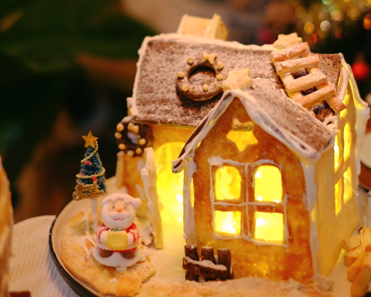 独家原创：圣诞节，来吃比姜饼屋好吃100倍的巧克力饼干童话小屋（首创完美的糖霜替代品）的做法