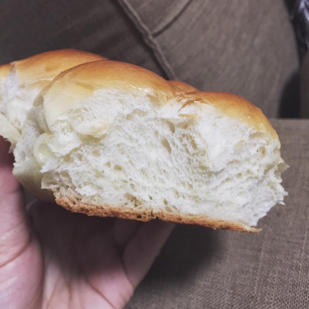 新手一看就懂的三股辫织法：辫子面包