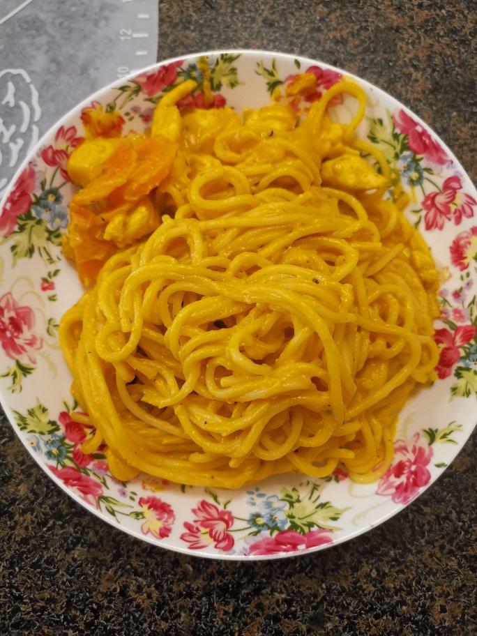 浓情南瓜汁鸡肉意大利面
