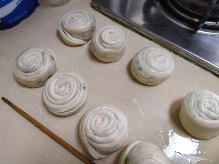 家常葱油饼 柔软多层 凉了也不硬 附细节视频详解