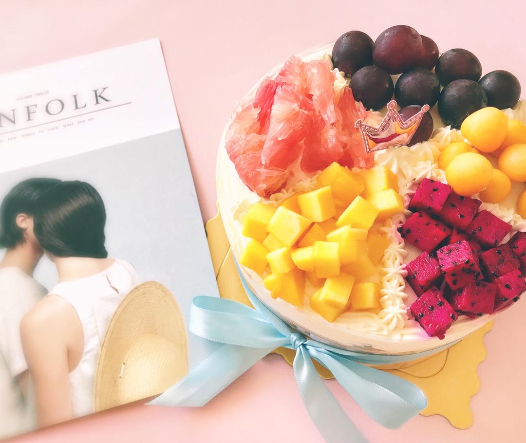 奶油水果装饰蛋糕