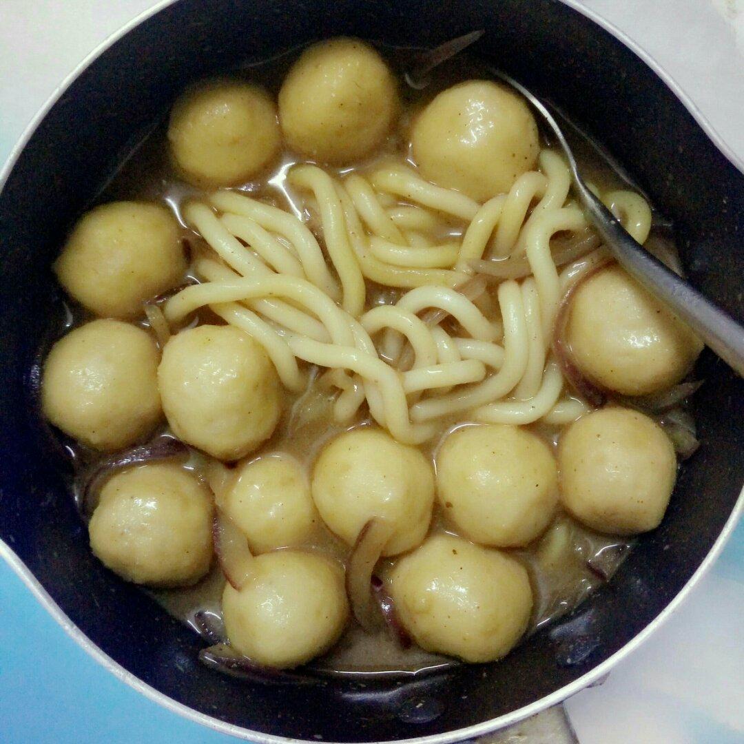 咖喱鱼丸乌冬面