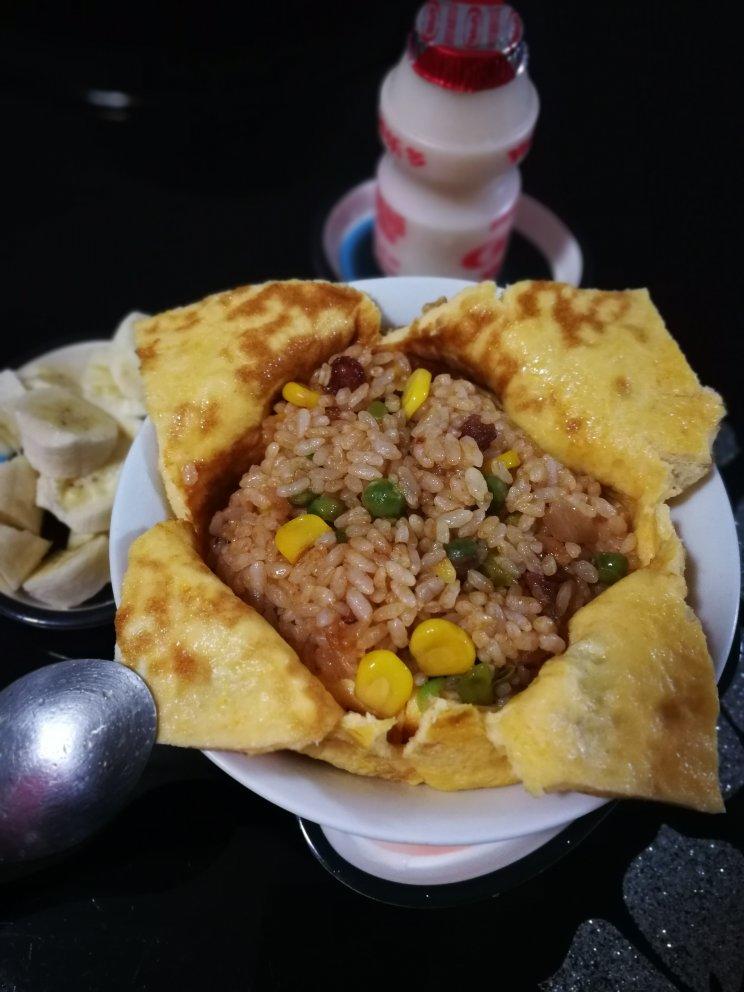 腊肠蛋包饭