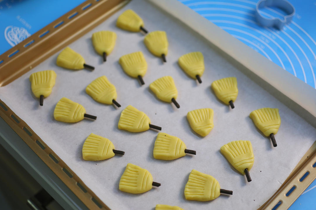 万圣节!女巫的扫帚饼干