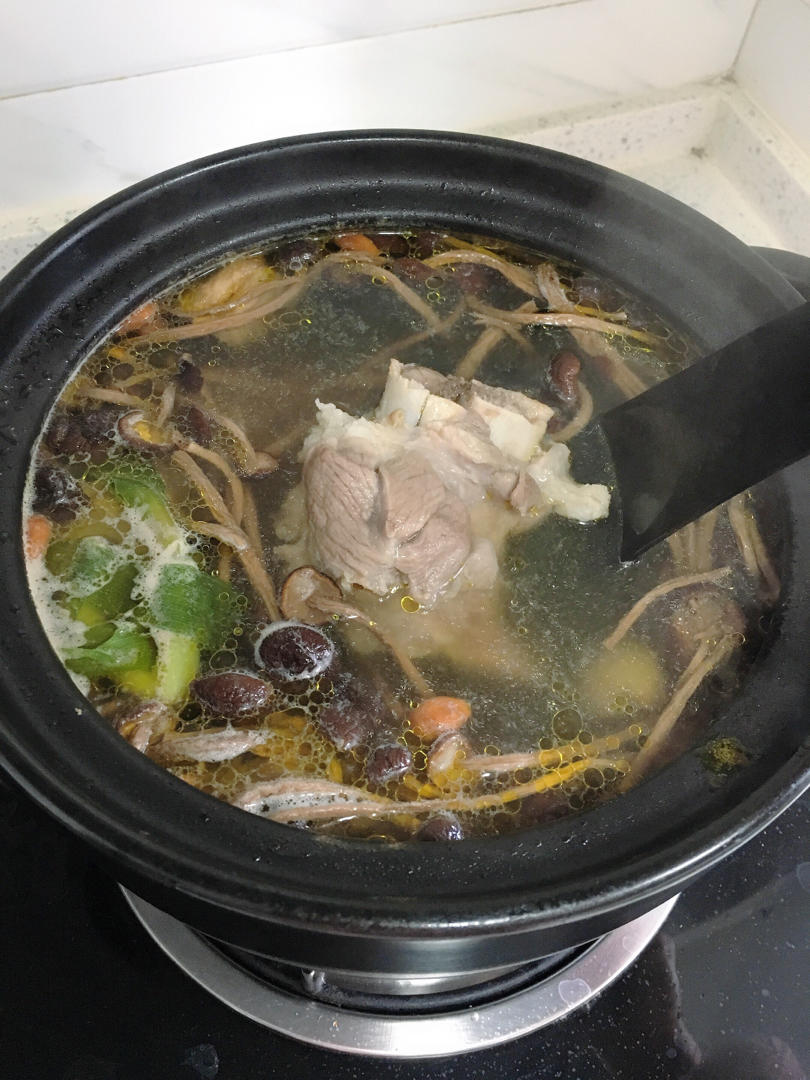 茶树菇鸡汤（孕妇的绝佳靓汤）