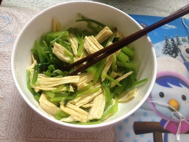 芹菜拌腐竹