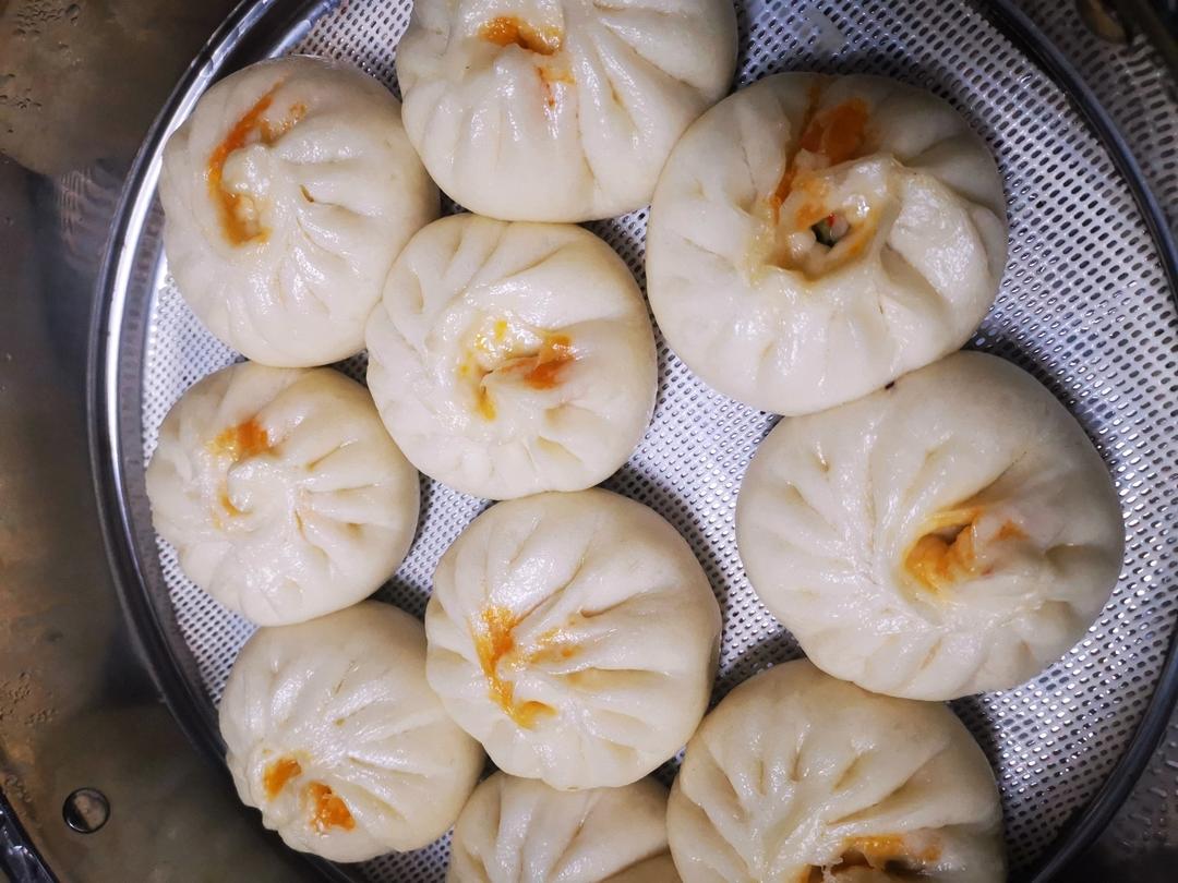 松软多汁的肉包子