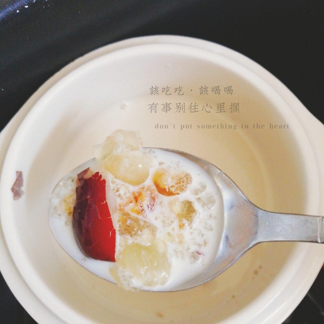 桃胶雪燕皂角米炖牛奶🥳🐑咩咩最爱汤汤之一