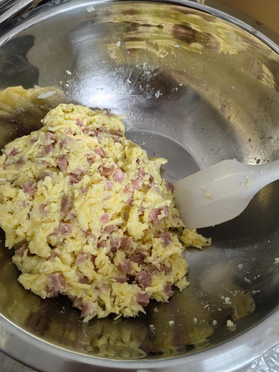 芝士土豆泥香肠面包