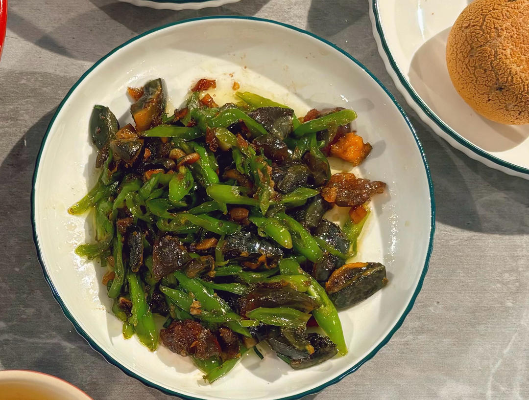 超级下饭的青椒炒皮蛋