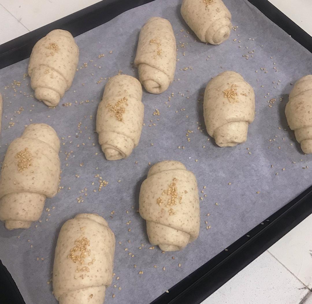 全麦芝麻盐面包