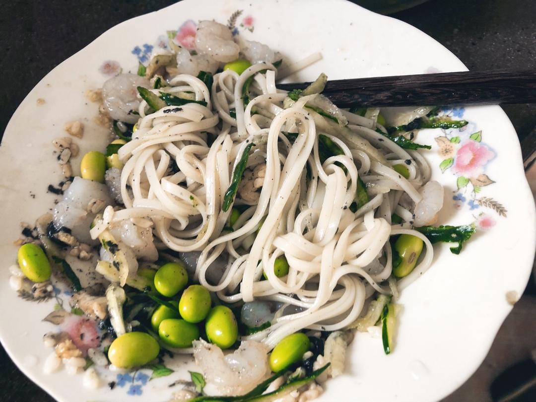 爽口泰式鲜虾凉面