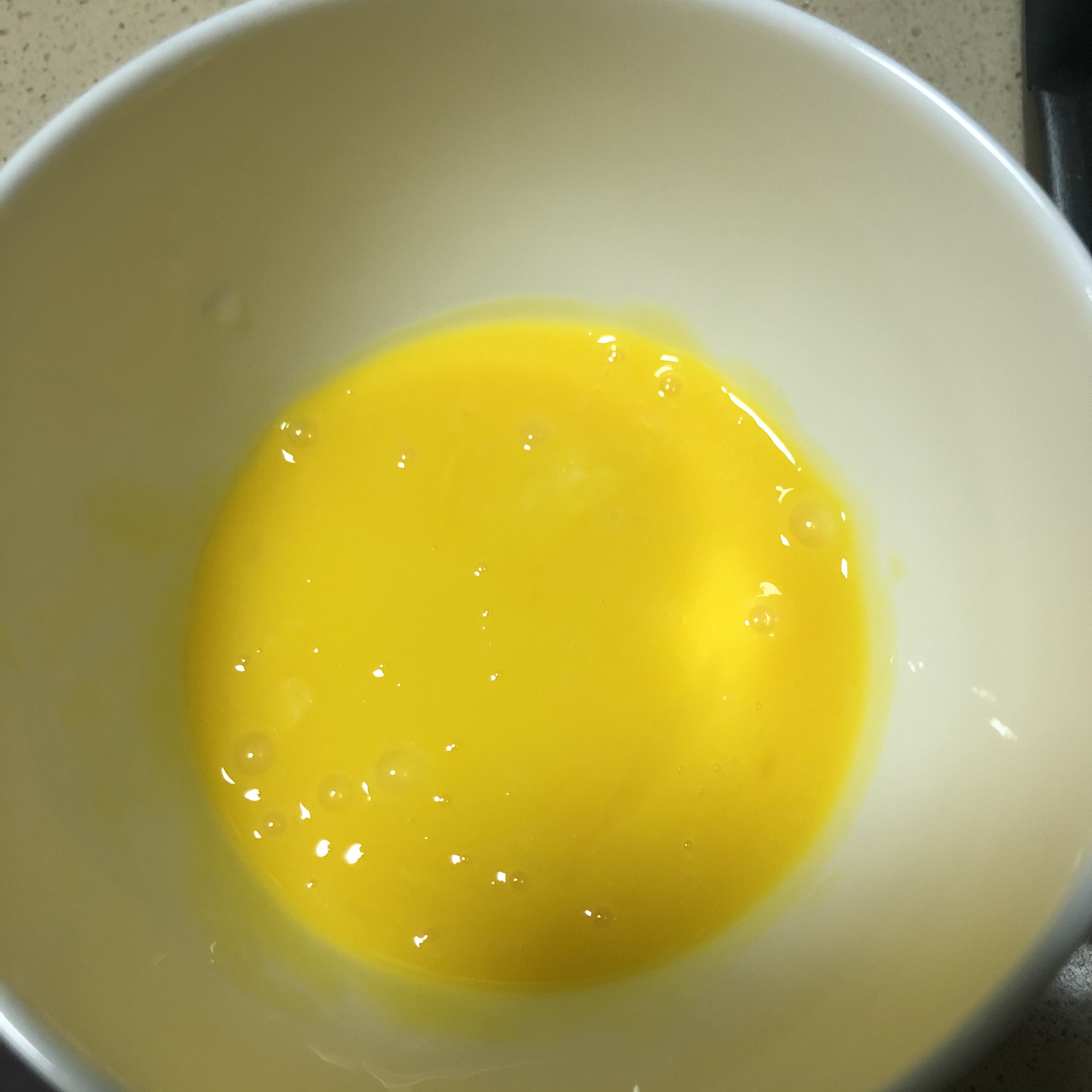 滑嫩小米蒸蛋黄的做法 步骤2