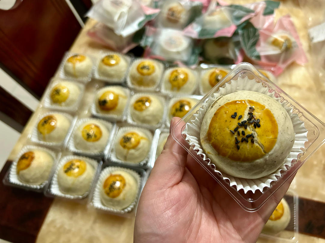 超简单 免揉 酥掉渣的蛋黄酥(超详细附全程视频)不破酥『万能酥皮』