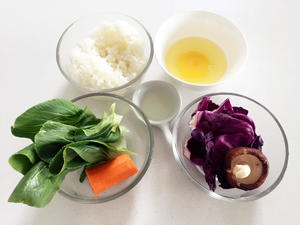 宝宝辅食：彩蔬小米饼—一站式解决宝宝吃饭和吃蔬菜的问题!12M+的做法 步骤1