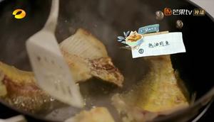 《中餐厅4》【海鲜】砂锅焖鱼的做法 步骤3