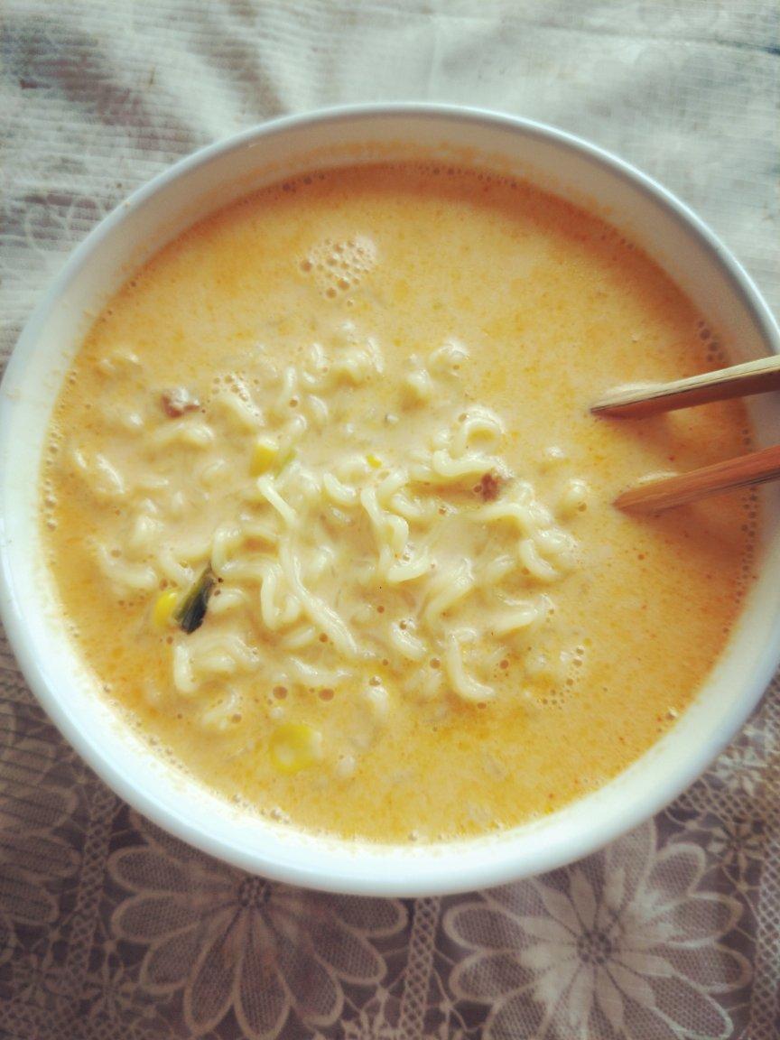 牛奶辛拉面（汤头浓郁，非常好吃）