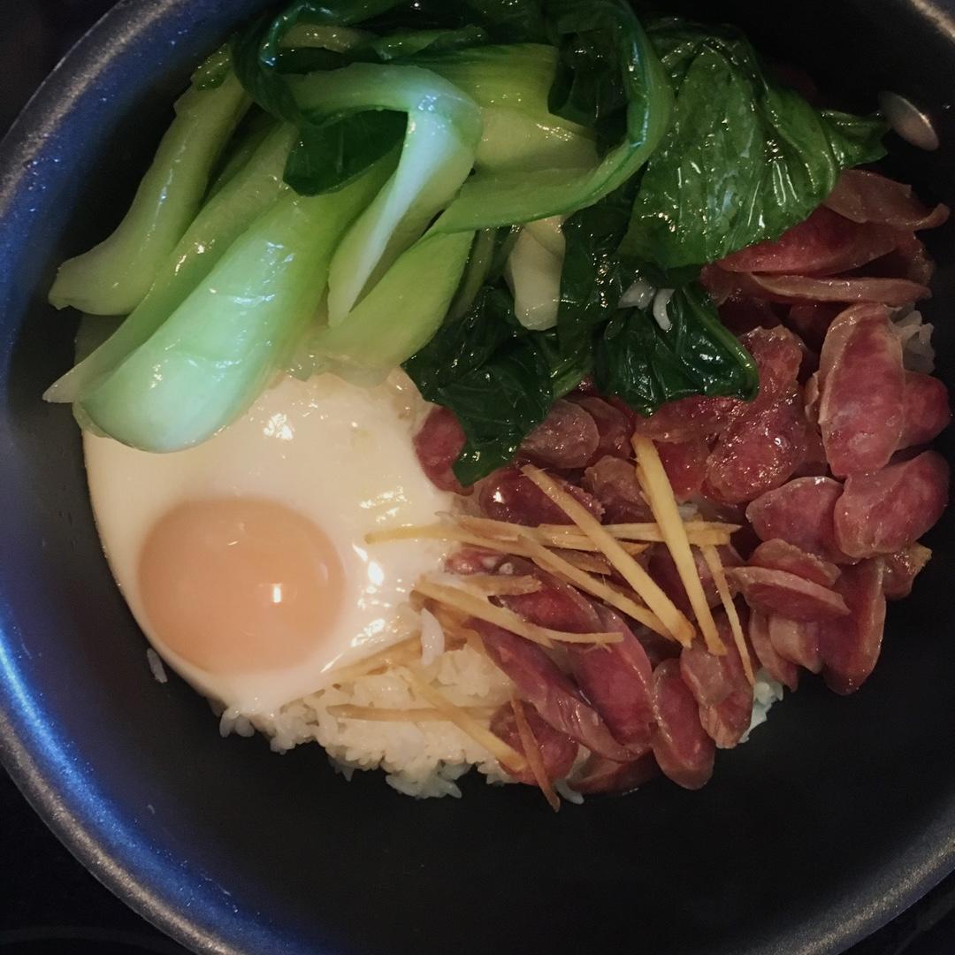 广式腊味煲仔饭