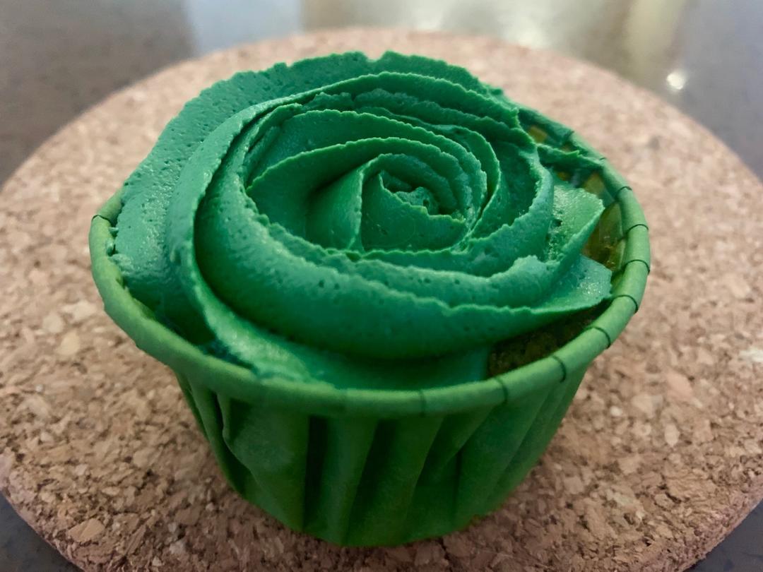 「肉の食記」抹茶奶酪杯子蛋糕（抹茶卡仕达夹心&抹茶奶油奶酪霜）