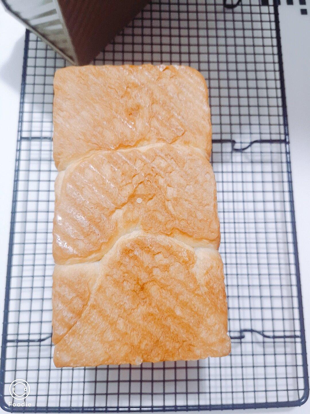 用烤箱自己做面包--手工牛奶吐司面包