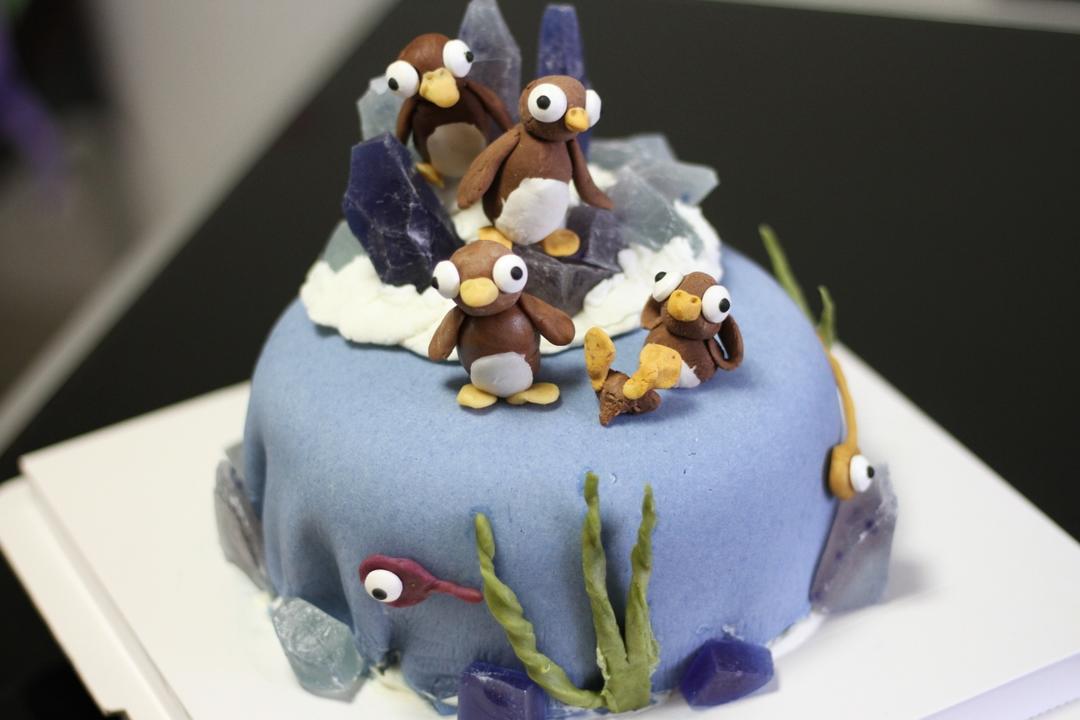 翻糖小企鹅生日蛋糕的做法