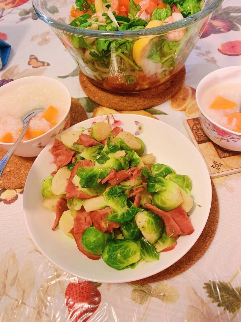 适合闺蜜聚会的小菜：黄油风味培根炒孢子甘蓝